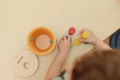 Plantoys Cubo encaja y cae · Hot